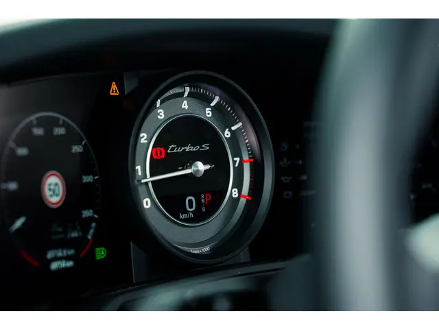 Porsche 911 3.8 Turbo S 2023 Benzine 34