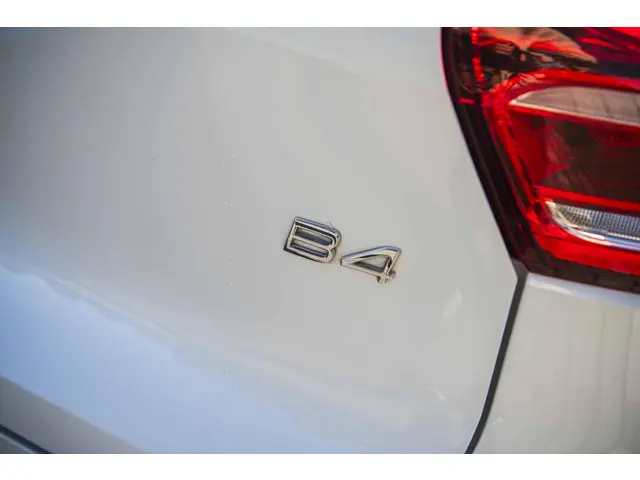 Volvo XC40 2.0 B4 Plus Dark 2024 Benzine 32