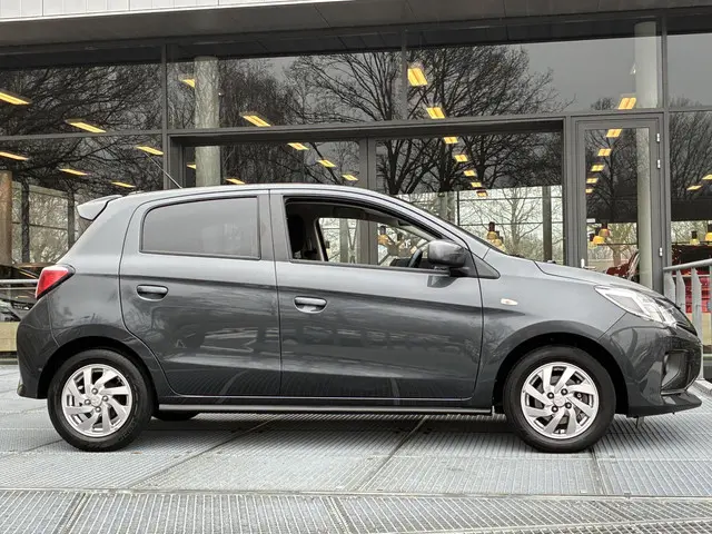 Mitsubishi Space Star 1.2 Dynamic 2024 Benzine 15