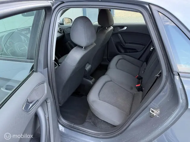 Audi A1 Sportback 1.0 TFSI Jaar apk 2017 Benzine 10