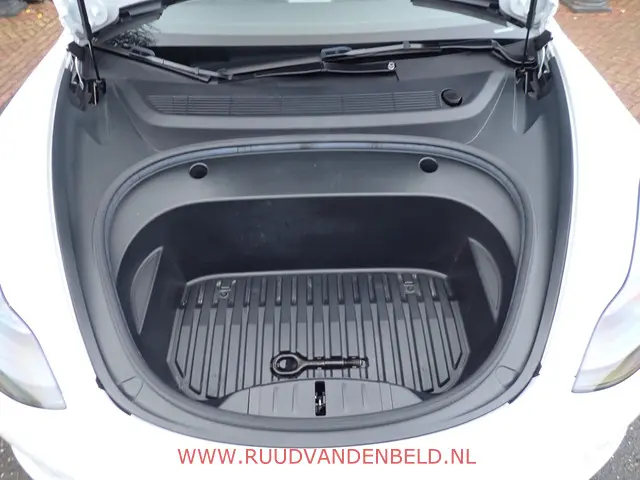 Tesla Model 3 SR+ 60kWh 2021 Elektrisch 26