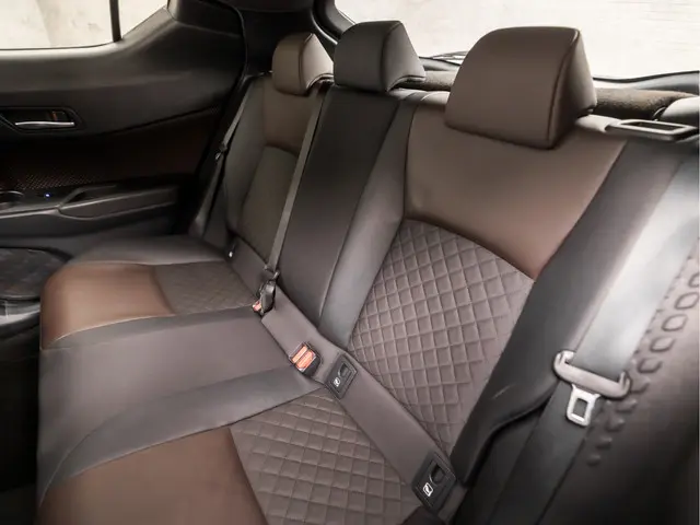 Toyota C-HR 1.8 Hybrid Sport 2018 Hybride Benzine 17