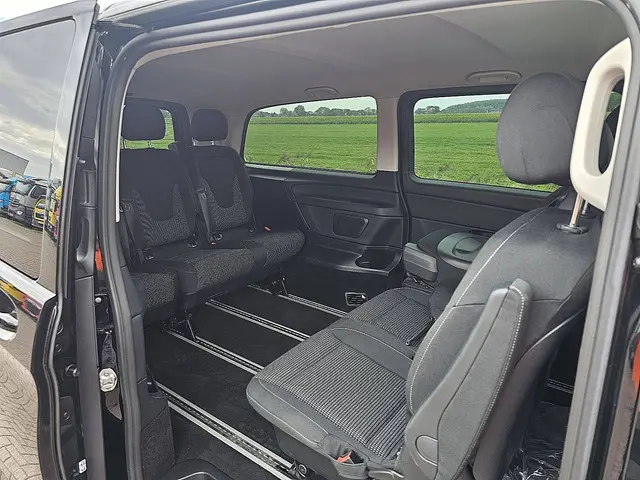 Mercedes-Benz EQV 300 2023 Elektrisch 17
