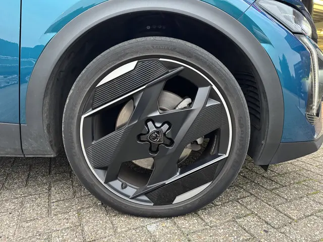 Peugeot 408 GT HYbrid 225 EAT8 2023 Hybride Benzine 8