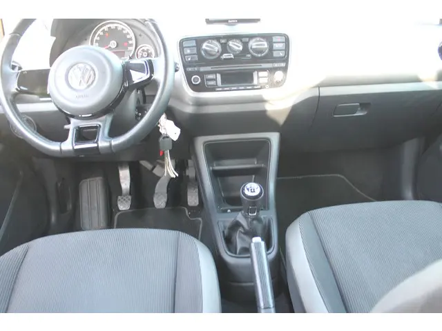 Volkswagen up! 1.0 high up! BlueMotion 2013 Benzine 9