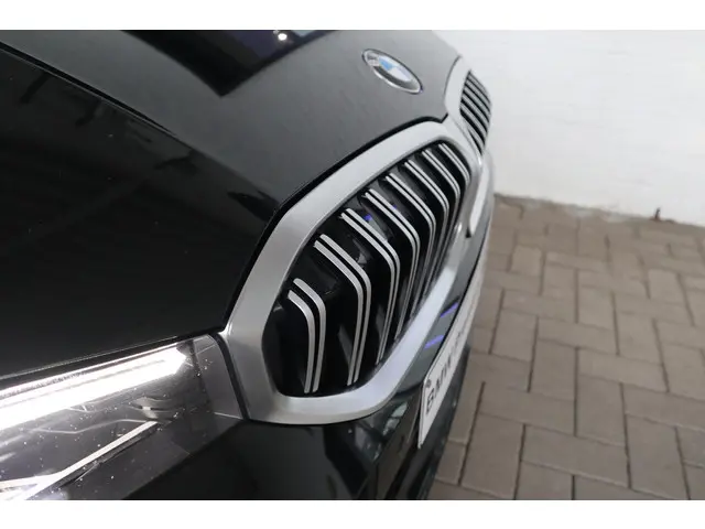 BMW 3 Serie Touring 318i 2024 Benzine 13