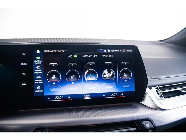 BMW 2 Serie Active Tourer 220i 2023 Benzine 33