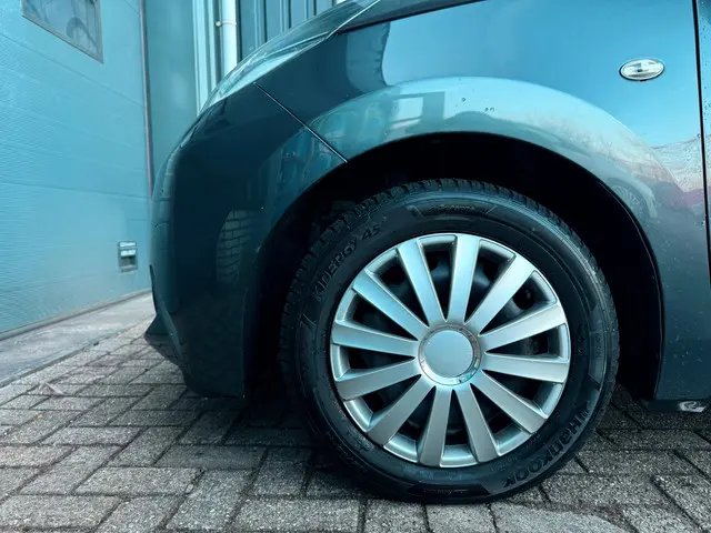 Toyota Aygo 1.0 VVT-i x-now*Bluetooth*5-Deurs* 2016 Benzine 7