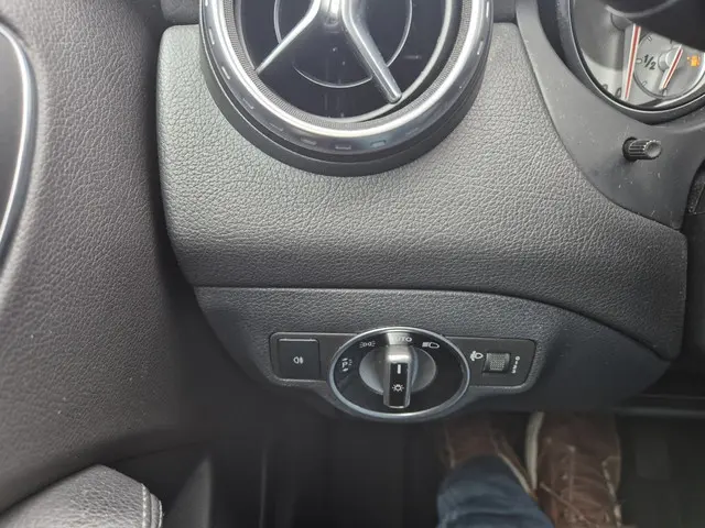 Mercedes-Benz GLA 200 Ambition 2015 Benzine 9