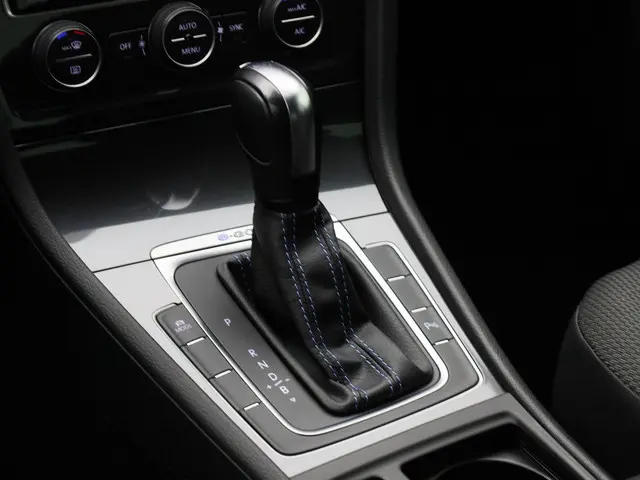 Volkswagen e-Golf E-DITION 100kW/136PK 2020 Elektrisch 36
