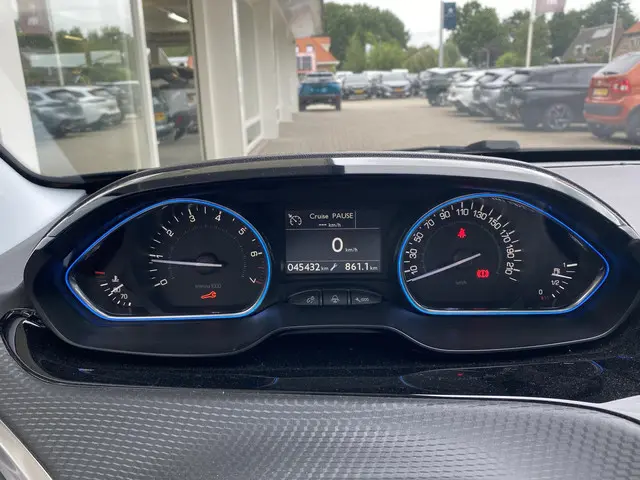 Peugeot 2008 1.2T 110pk Allure 2018 Benzine 10