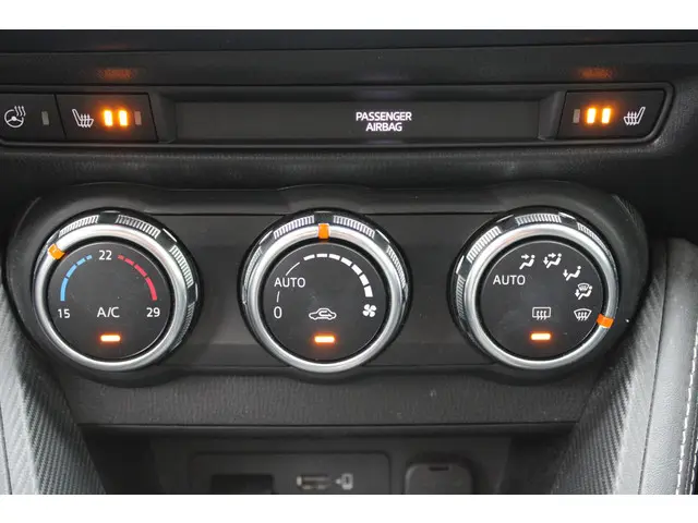 Mazda 2 1.5 Skyactiv-G Luxury 2020 Benzine 23