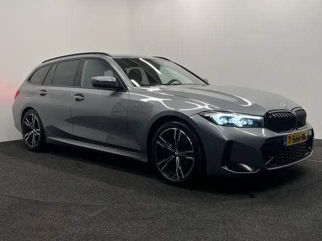 BMW 3 Serie Touring 318i 2023 Benzine 41