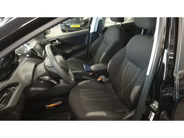 Peugeot 208 1.2 PureTech Blue Lease 2015 Benzine 17