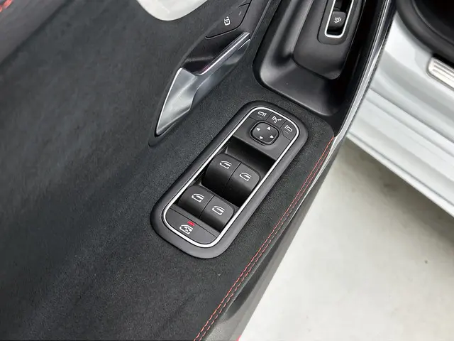 Mercedes-Benz CLA 180 AMG Line 2023 Hybride Benzine 35