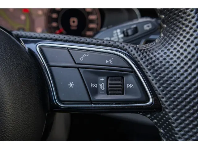 Audi A4 Avant 45 TFSI quattro edition one 2020 Benzine 20