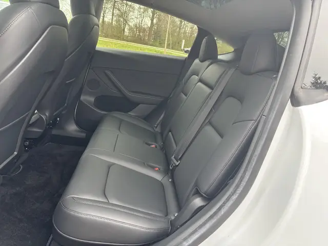 Tesla Model Y Long Range AWD 75 kWh 2022 Elektrisch 23