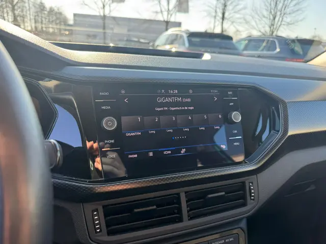 Volkswagen T-Cross 1.0 TSI Life 2023 Benzine 16