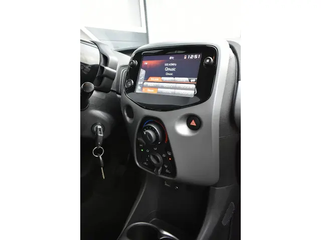 Toyota Aygo 1.0 VVT-i x-play limited 2019 Benzine 17