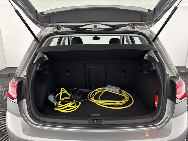 Volkswagen e-Golf {SOH-91%} 2019 Elektrisch 10