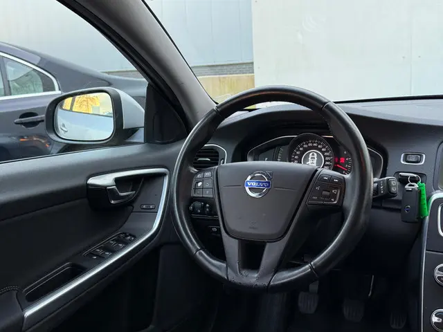 Volvo V60 1.6 D2 Kinetic | 2014 | Lage km stand | 2014 Diesel 19