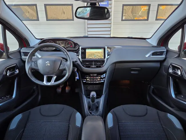 Peugeot 208 1.2 VTi Blue Lease Executive 2013 Benzine 16