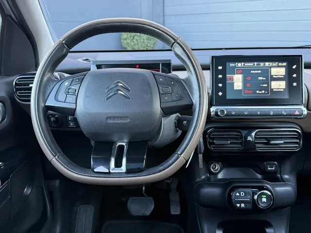 Citroën C4 Cactus 1.2 e-VTi Shine 2014 Benzine 3