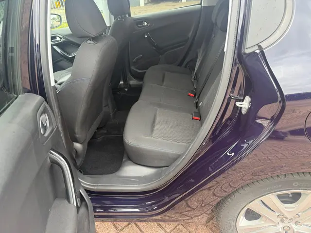 Peugeot 208 1.2 PureTech Signature 2019 Benzine 15