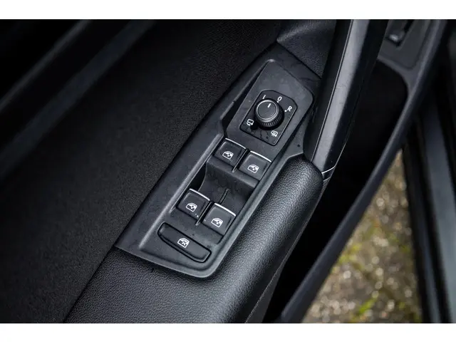 Volkswagen Tiguan 2.0 TSI 4Motion Highline 2018 Benzine 39