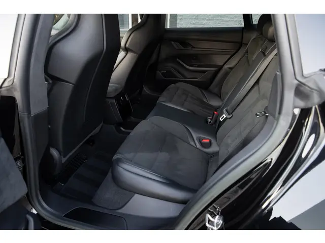 Porsche Taycan Sport Turismo GTS 93 kWh 2023 Elektrisch 29