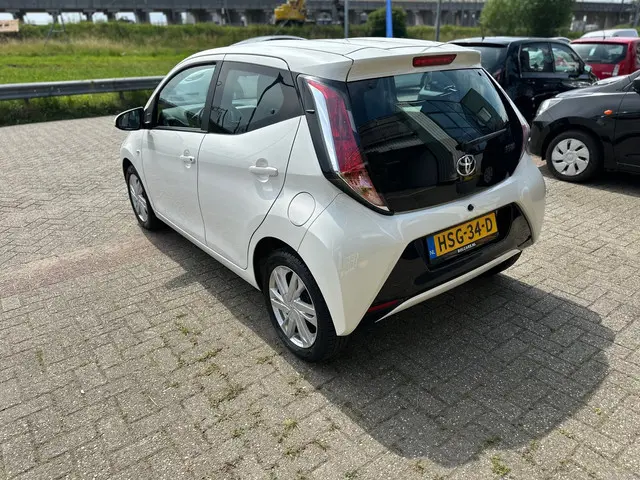 Toyota Aygo 1.0 VVT-i x-play 2016 Benzine 4
