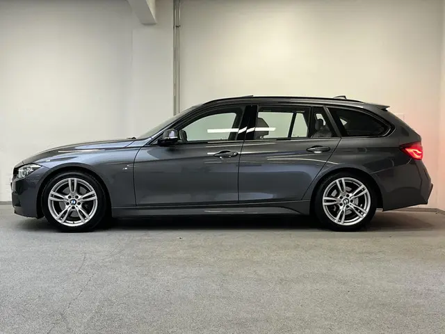 BMW 3 Serie Touring 330i M Sport Edition 2018 Benzine 7