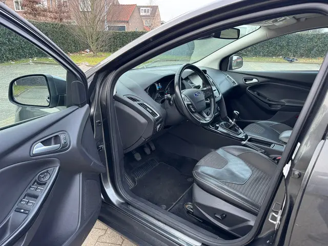 Ford Focus Wagon 1.0 Titanium Edition 2016 Benzine 2