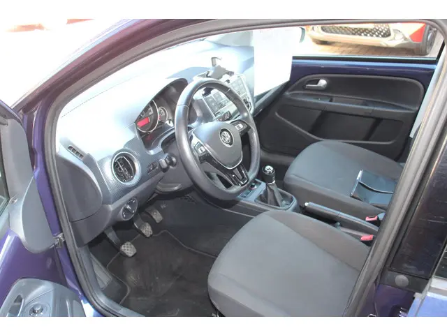 Volkswagen up! 1.0 BMT up! beats 2017 Benzine 8