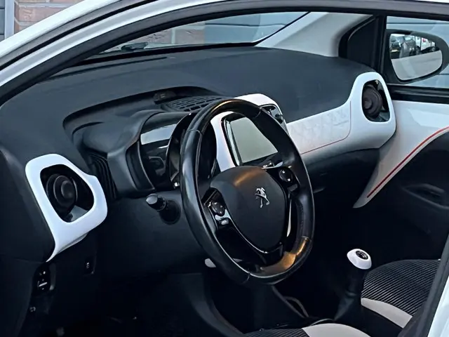 Peugeot 108 1.2 Puretech Allure 2015 Benzine 10