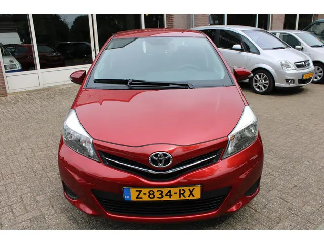 Toyota Yaris 1.3 2013 Benzine 2