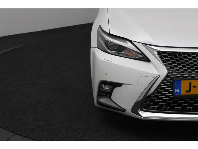 Lexus CT 200h Ultimate Edition 2020 Hybride Benzine 34