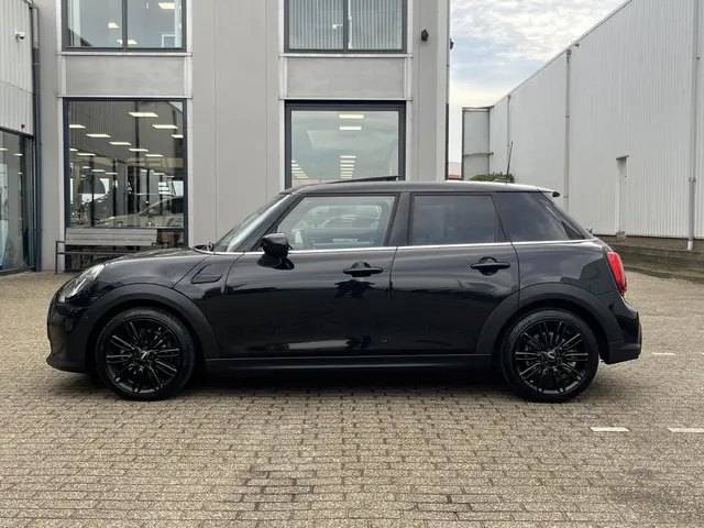 MINI Cooper Mini 1.5 Classic 2023 Benzine 37
