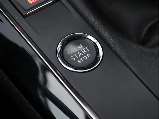 Peugeot 3008 1.2 PureTech Allure 2019 Benzine 51