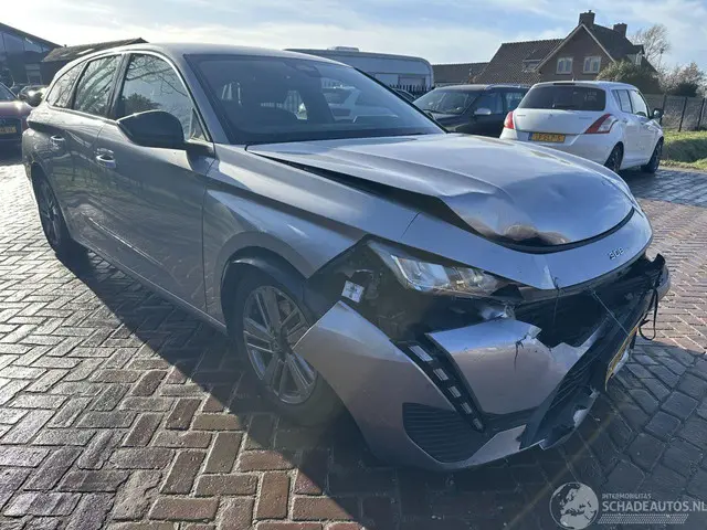 Peugeot 308 1.2 PT Act. Pack Bns 2022 Benzine 5