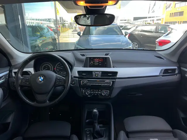 BMW X1 sDrive18i Centennial High Executive 2017 Benzine 4