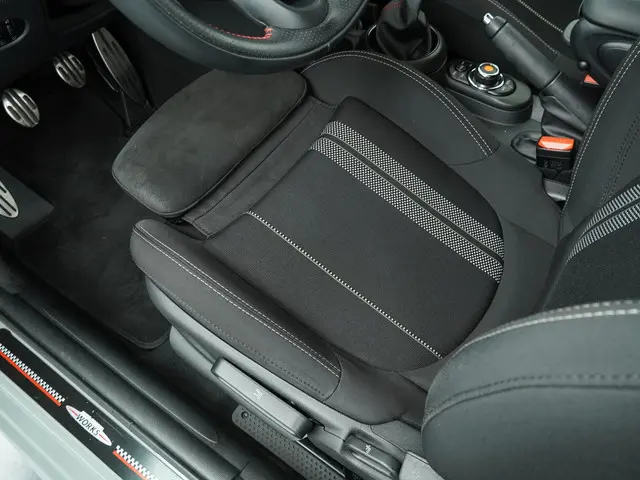 MINI 5-Deurs Cooper 2020 Benzine 13