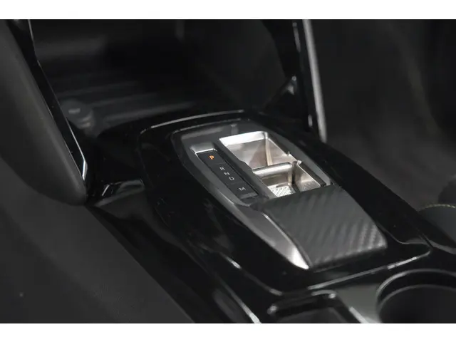 Peugeot 2008 PureTech 130 EAT8 GT 2024 Benzine 50