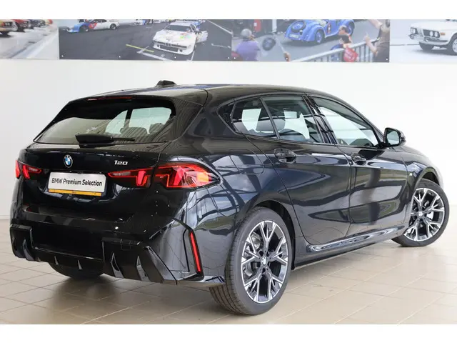 BMW 1 Serie 120 2025 Benzine 2