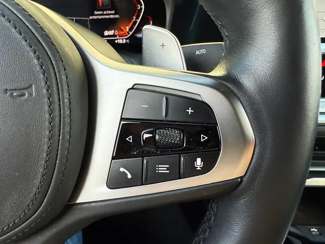 BMW 3 Serie 330i High Executive M Line 2019 Benzine 23
