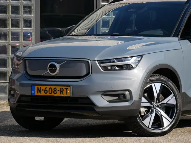 Volvo XC40 P8 AWD R-DESIGN/ SEAT PACK/ 2021 Elektrisch 18