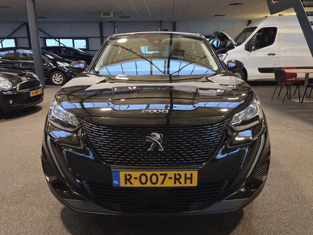 Peugeot 2008 1.2 PureTech Active 2022 Benzine 8