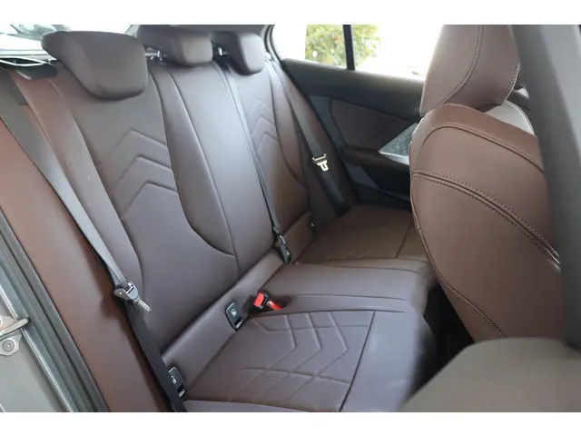 BMW 1 Serie 120 2025 Benzine 8