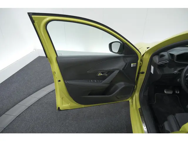 Peugeot 208 Hybrid 136 e-DCS6 GT 2024 Hybride Benzine 66