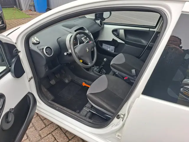Peugeot 107 1.0 Airco Rijklaar 2012 Benzine 14